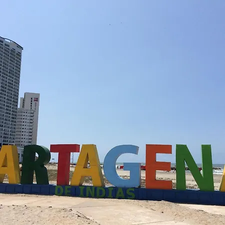 Amplios Aptos De Lujo Frente A La Playa A 5 Minutos Del Centro Y Del Aeropuerto, En Edificio Con Piscina, Jacuzzi, Sauna, Gimnasio, Turco Y Seguridad Las 24 Hs. * Cartagena